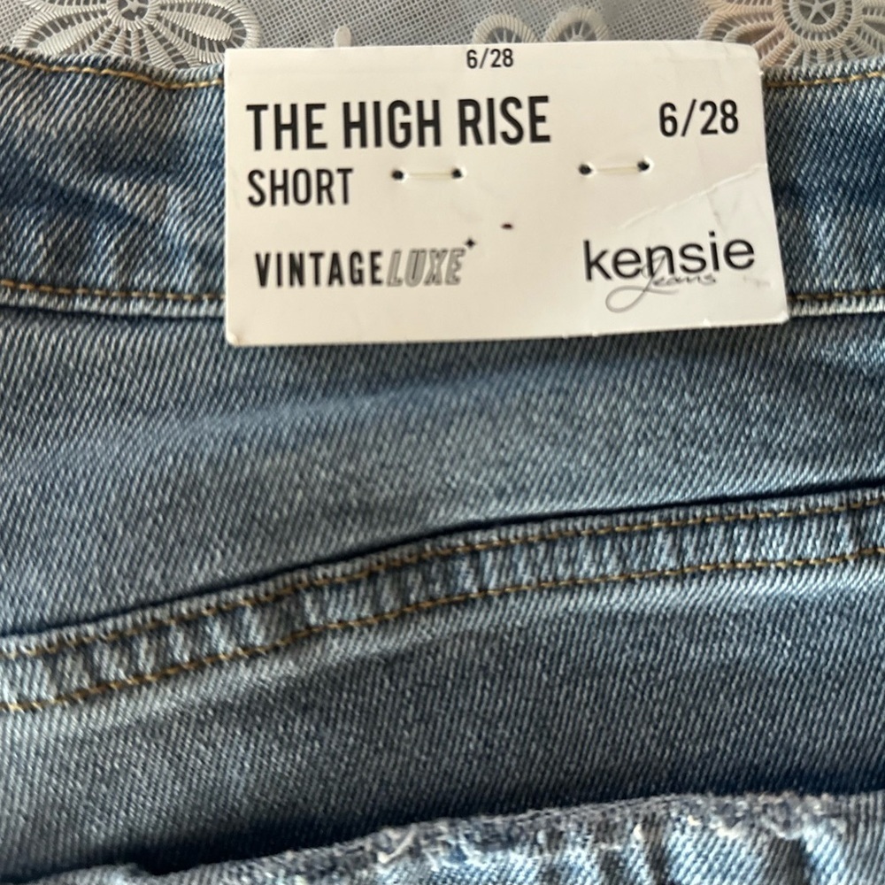 ✨‎ Kensie High Rise Distressed Denim Shorts Vintage Luxe Frayed Hem 6/28 NWT ✨ - Picture 6 of 9